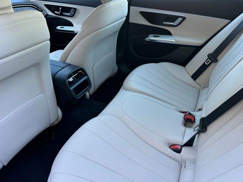 Used 2025 Mercedes-Benz E 350 4MATIC Sedan image 27