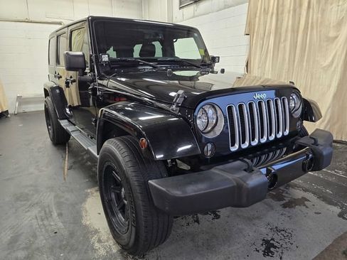 Used 2016 Jeep Wrangler Unlimited Sahara w/ Connectivity Group AWD/4WD image 3