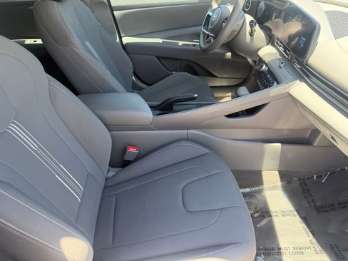 Used 2024 Hyundai Elantra SEL FWD image 12