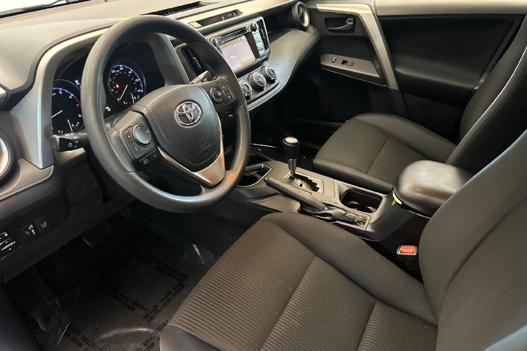 Used 2017 Toyota RAV4 LE FWD image 10