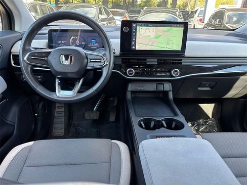 Used 2024 Honda Prologue EX image 12