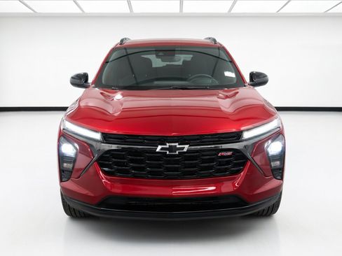 Used 2025 Chevrolet Trax RS FWD image 2