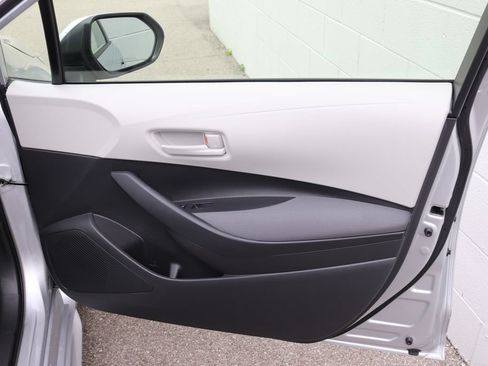 Used 2025 Toyota Corolla LE FWD image 12