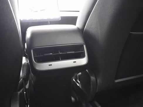 Used 2023 Tesla Model Y Long Range image 31