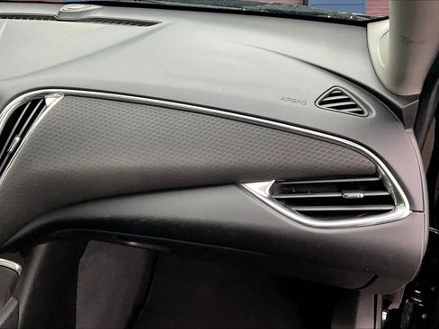 Used 2019 Chevrolet Malibu LT image 16