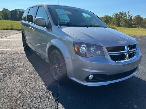 Used 2020 Dodge Grand Caravan GT FWD image 3