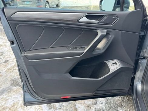 Used 2022 Volkswagen Tiguan SEL R-Line image 32