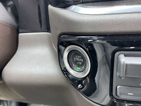Used 2025 Chevrolet Silverado 1500 LTZ AWD/4WD image 27