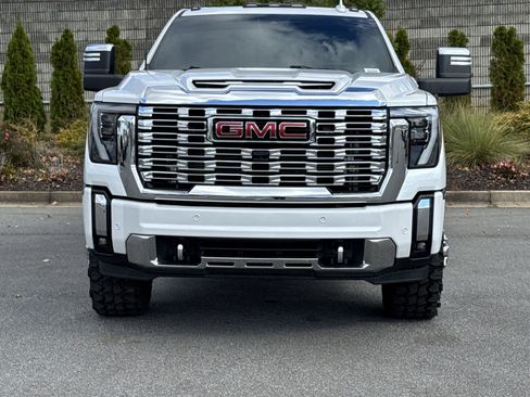 Used 2024 GMC Sierra 3500 Denali w/ Technology Package image 3