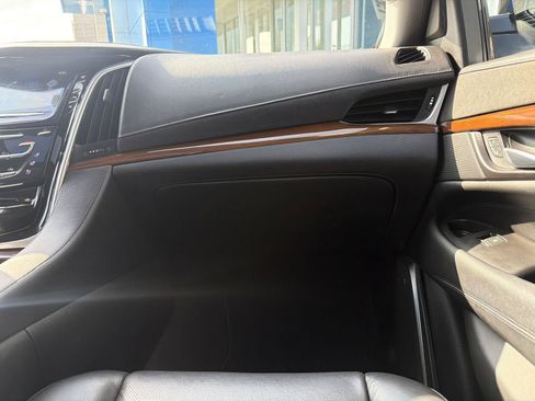 Used 2020 Cadillac Escalade Premium Luxury AWD/4WD image 36