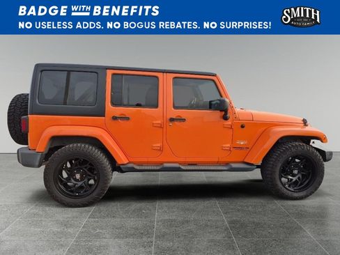 Used 2012 Jeep Wrangler Unlimited Sahara w/ Connectivity Group AWD/4WD image 3