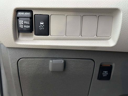 Used 2018 Toyota Sienna XLE FWD image 29