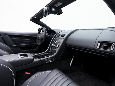 Used 2016 Aston Martin DB9 GT image 59