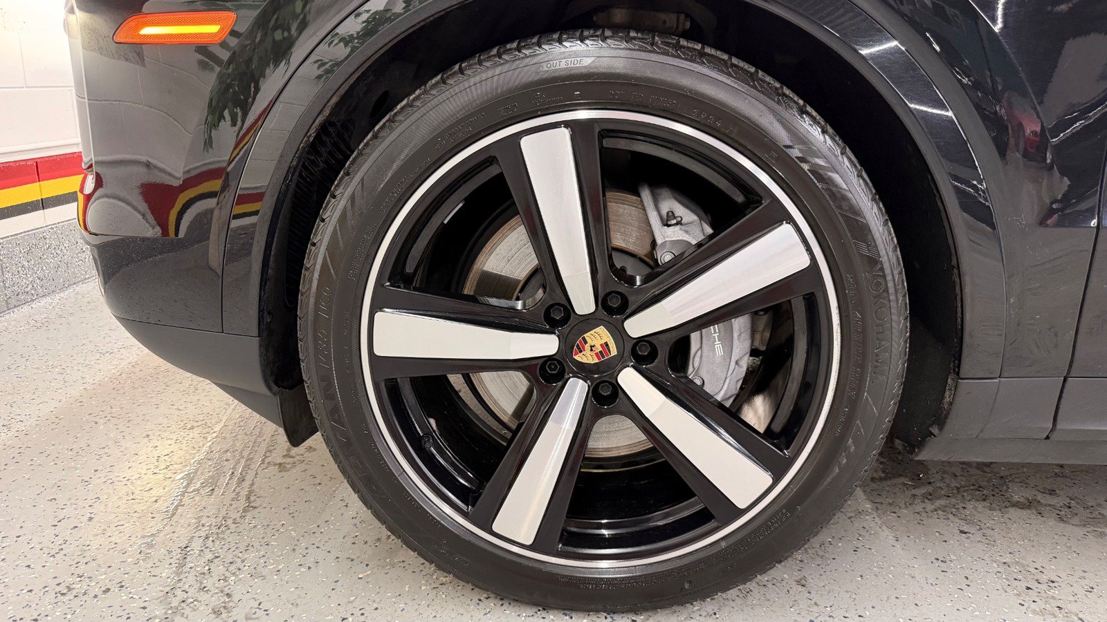 Used 2024 Porsche Cayenne AWD/4WD image 16