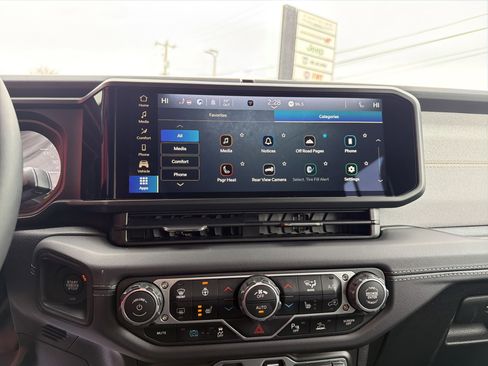 Certified 2025 Jeep Wrangler Sahara w/ Safety Group image 30