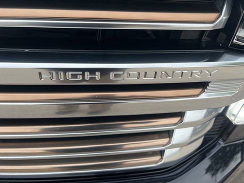 Used 2021 Chevrolet Suburban High Country AWD/4WD image 32