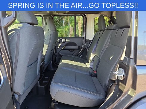 Used 2025 Jeep Wrangler Unlimited Sahara AWD/4WD image 10