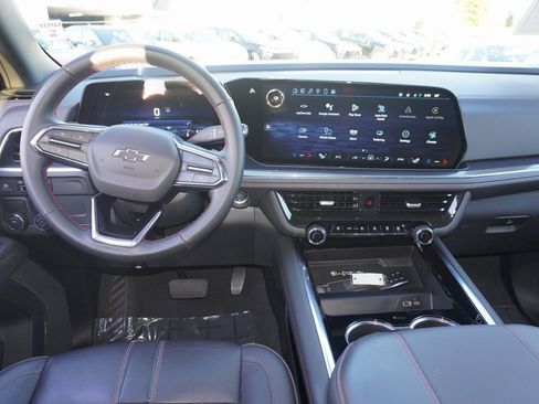 Used 2025 Chevrolet Suburban RST image 15