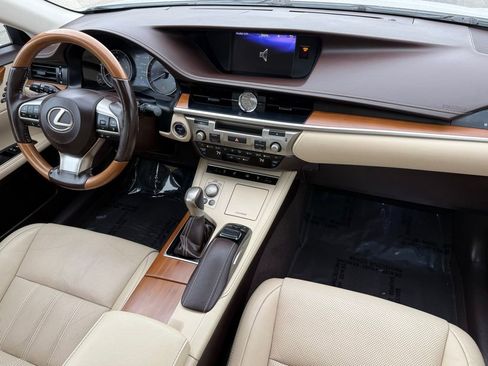 Used 2017 Lexus ES 300h w/ Luxury Package FWD image 23