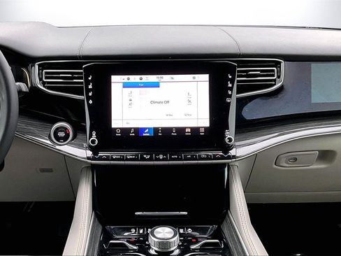 Used 2022 Jeep Wagoneer Series III image 12