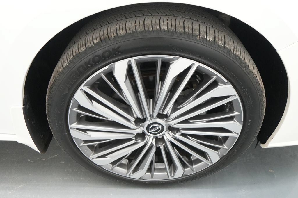 Used 2024 Nissan Altima 2.5 SL AWD/4WD image 10