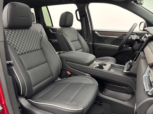 New 2026 GMC Acadia Denali w/ Super Cruise Package FWD image 39