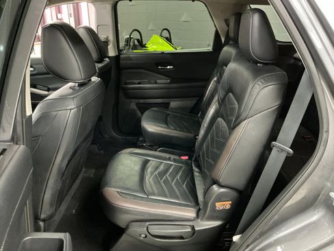 Used 2022 Nissan Pathfinder Platinum w/ Cargo Package image 22