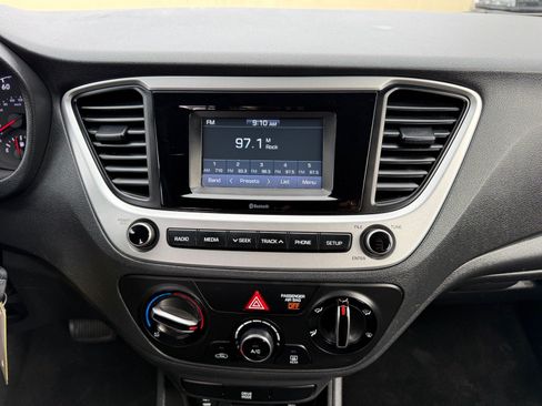 Used 2021 Hyundai Accent SE FWD image 17