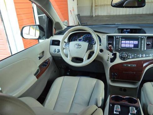 Used 2011 Toyota Sienna XLE w/ XLE Navigation Pkg FWD image 52