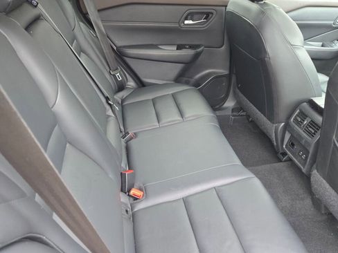 Used 2023 Nissan Rogue SL w/ SL Premium Package image 10