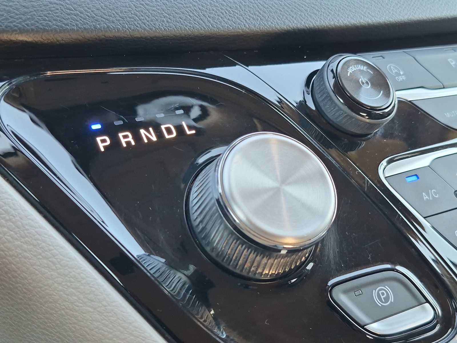 Used 2018 Chrysler Pacifica Touring-L FWD image 28