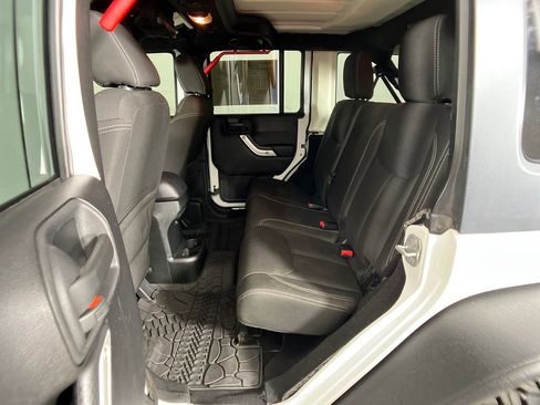 Used 2014 Jeep Wrangler Unlimited Rubicon w/ Connectivity Group image 29