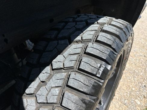 Used 2017 Chevrolet Silverado 1500 High Country image 31