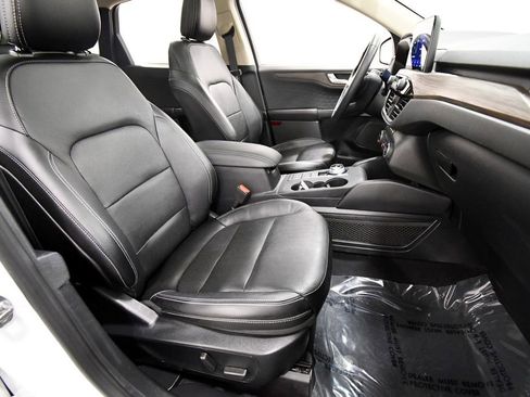 Used 2020 Ford Escape Titanium w/ Titanium Premium Package 2.0 AWD/4WD image 19