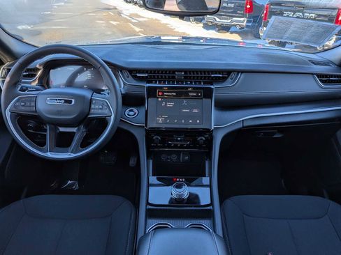 Used 2024 Jeep Grand Cherokee Laredo X image 14