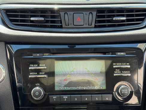 Used 2017 Nissan Rogue SV FWD image 26