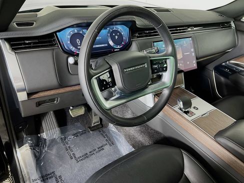 Used 2024 Land Rover Range Rover SE AWD/4WD image 9