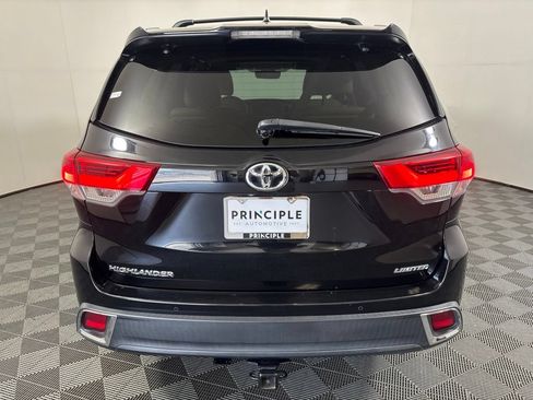 Used 2017 Toyota Highlander Limited FWD image 6