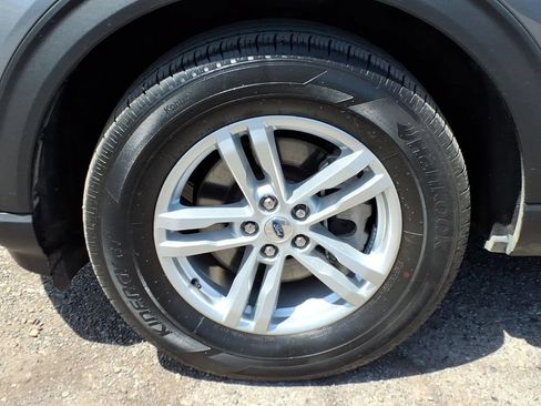 Used 2023 Ford Explorer XLT w/ Equipment Group 202A AWD/4WD image 9