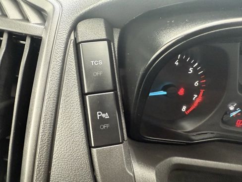 Used 2015 Ford Transit 150 XL image 32