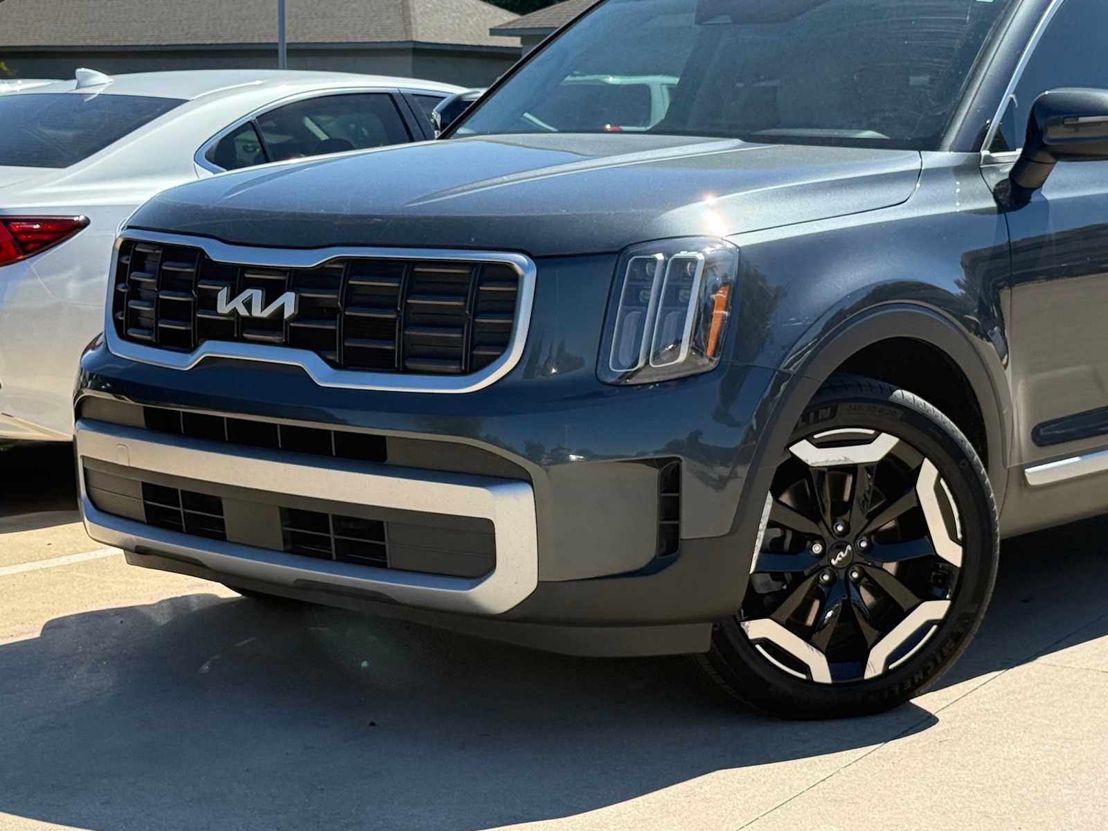 Used 2023 Kia Telluride S w/ S Sunroof Package FWD image 2