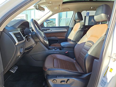 Used 2022 Volkswagen Atlas SEL Premium image 10