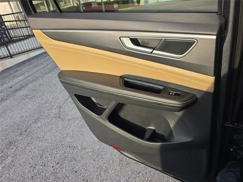 Used 2025 Volkswagen Atlas Cross Sport SE image 8