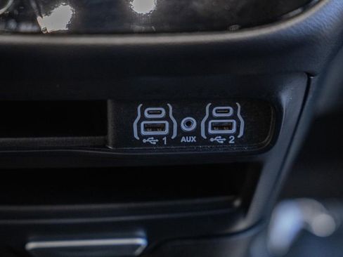 Used 2025 Chrysler Pacifica Select FWD image 28