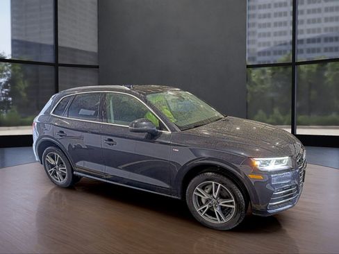 Used 2020 Audi Q5 e Premium Plus w/ Premium Plus Package image 3