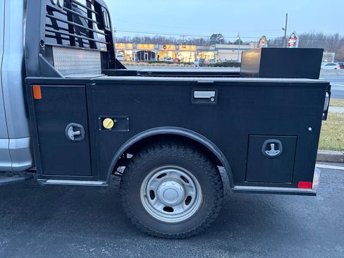 Used 2022 Ford F250 XL w/ Power Equipment Group image 6