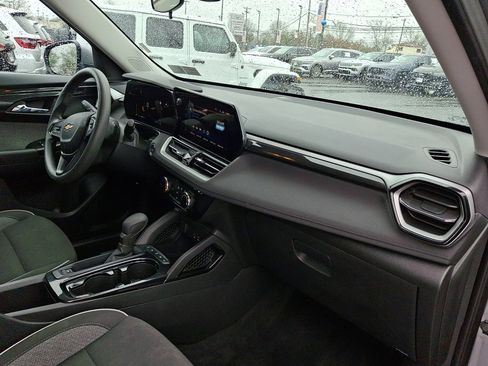 Used 2025 Chevrolet TrailBlazer LT image 11