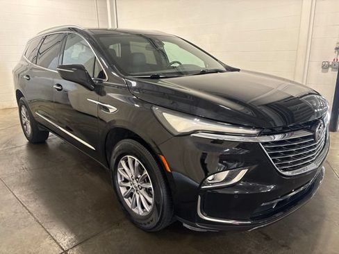 Used 2023 Buick Enclave Essence w/ LPO, Floor Liner Package FWD image 3