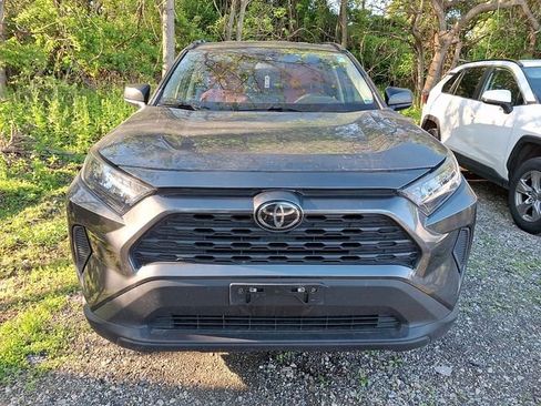 Used 2019 Toyota RAV4 LE FWD image 2