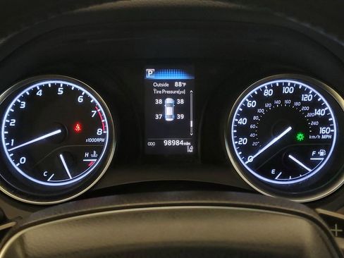 Used 2018 Toyota Camry SE FWD image 16